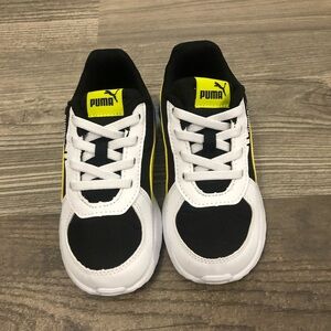 Puma Boys Black and Blue Sneakers Size 9